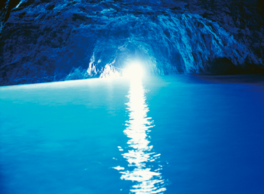 カプリ１日観光 昼食付き 幻想的な青の洞窟 イタリア旅行 阪急トラベルインターナショナル ヨーロッパ 阪急ユーロ